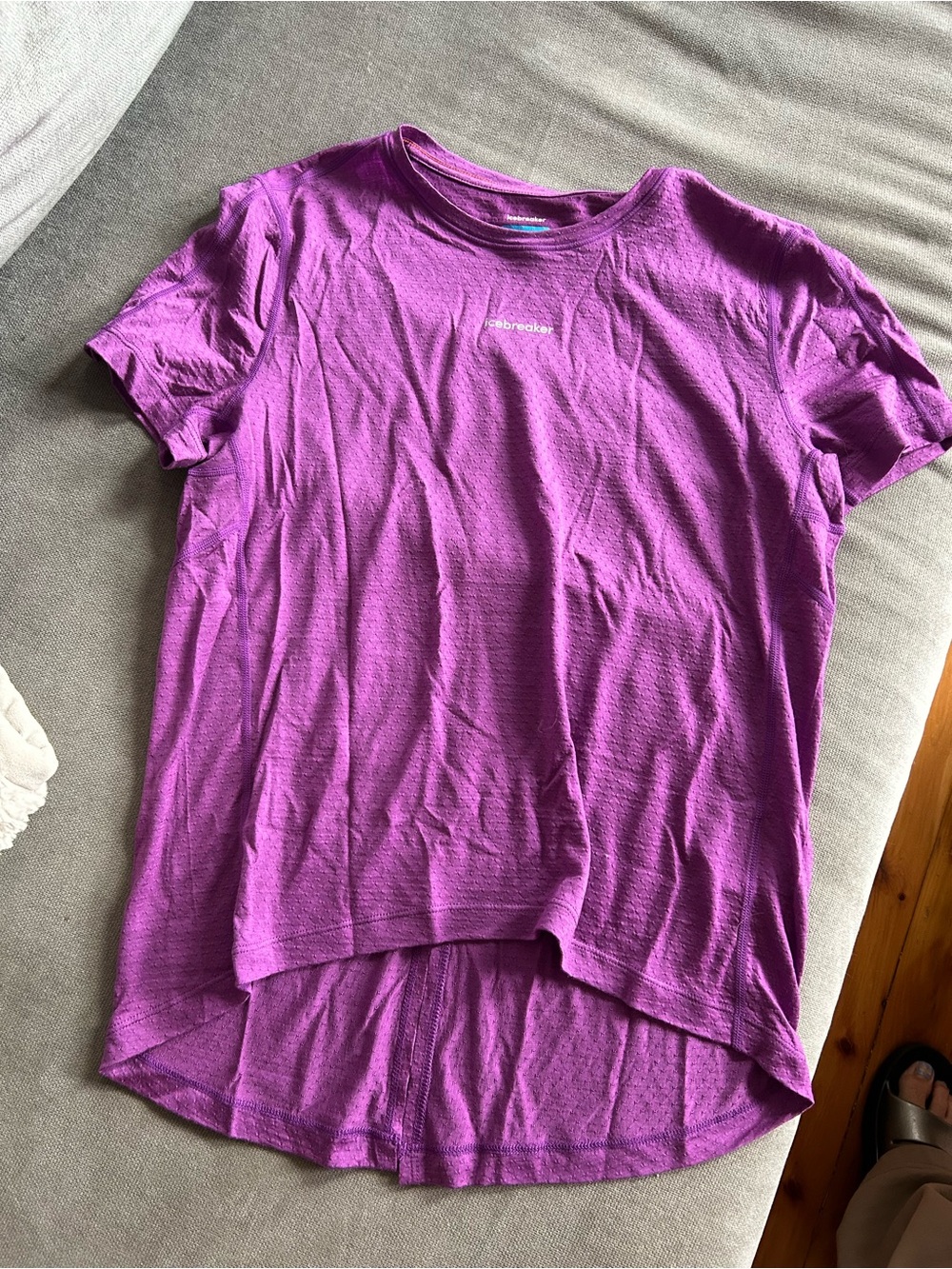 Icebreaker 125 Cool-Lite Short Sleeve Wool blend Small shirt purple slit back